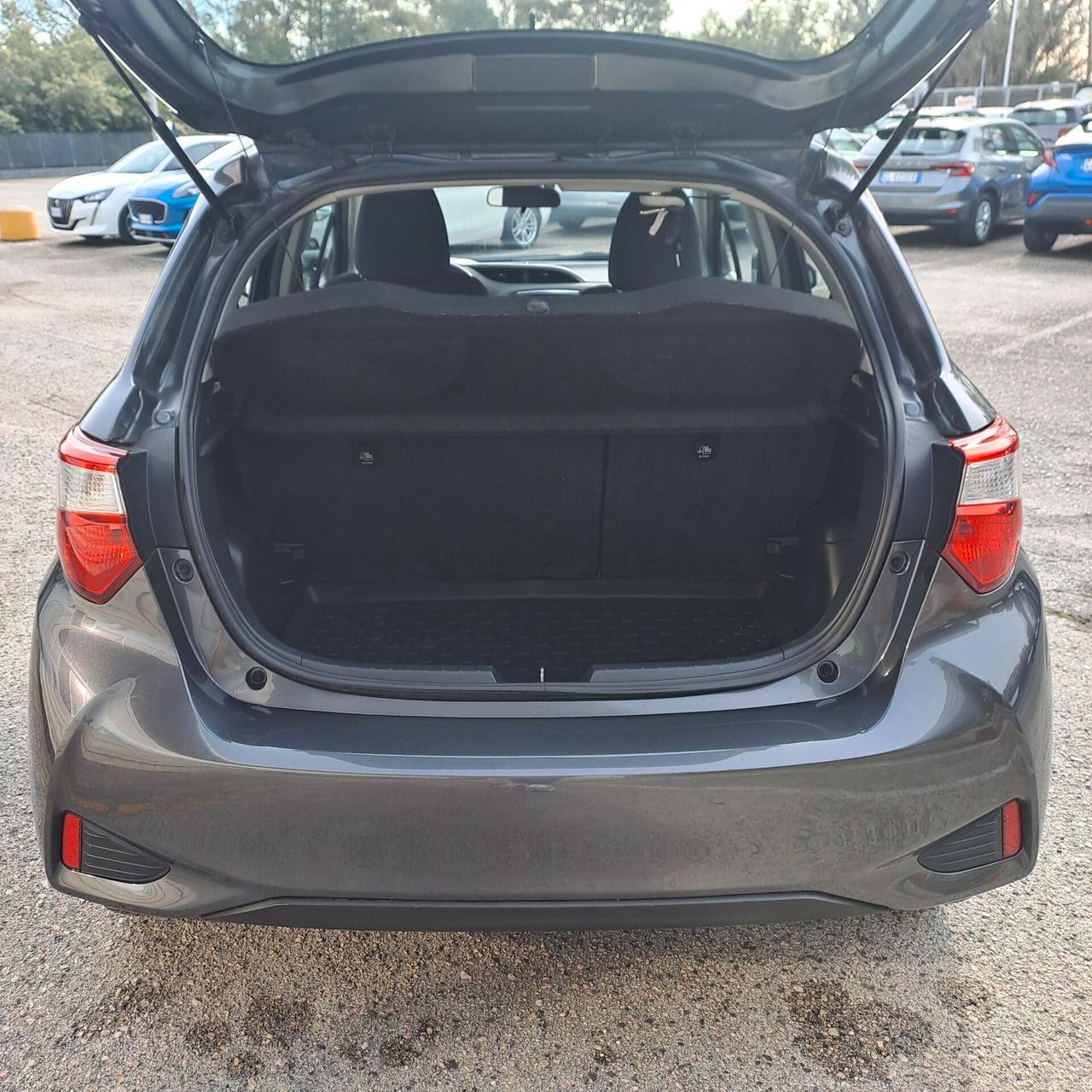 Toyota Yaris 1.5 Hybrid 73cv Business