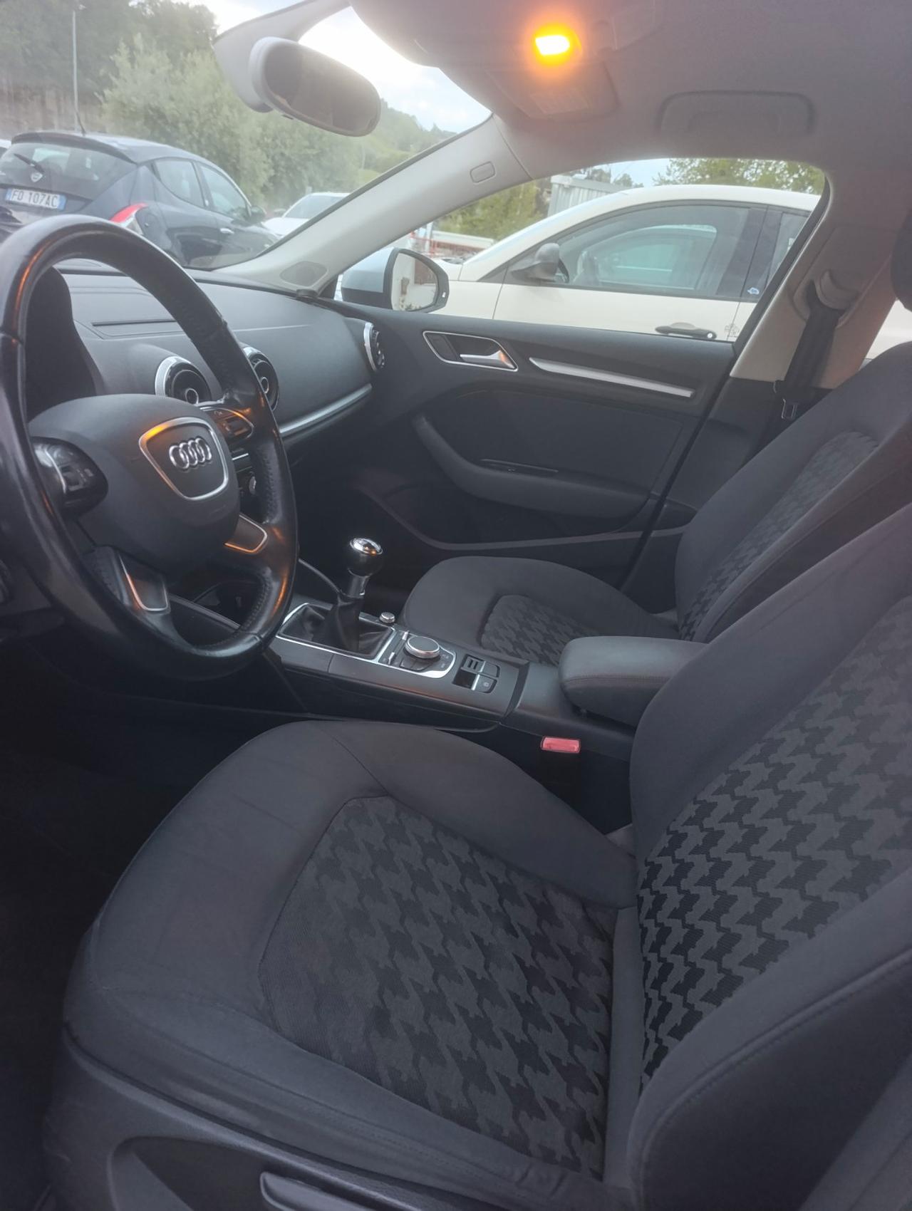 Audi A3 Sportback 1.6 tdi Ambiente
