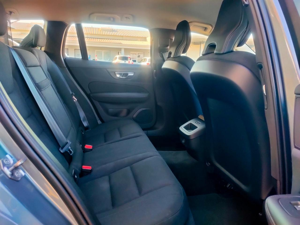 Volvo V60 B4 Geartronic Momentum Business Pro