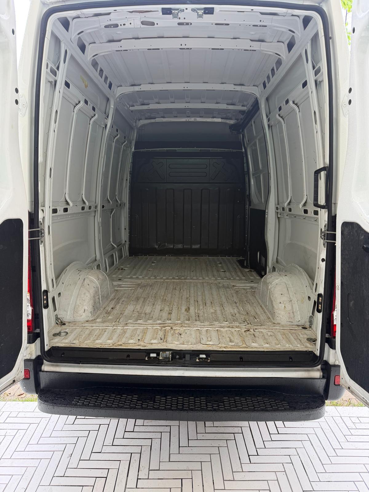 Iveco Daily 35S12V 2.3 HPT PC-TN Furgone