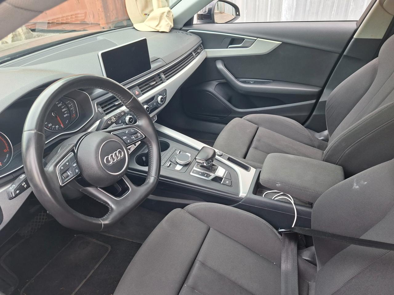 Audi A4 2.0 TDI 150 CV S tronic Total Black TETTO