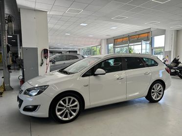 Opel Astra IV 2010 Sports Tourer 2.0 cdti Cosmo 165cv + Gancio Traino