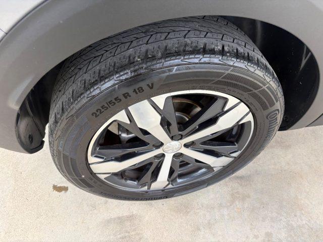 PEUGEOT 3008 PureTech 130 Allure POCHI CHILOMETRI TENUTA BENE
