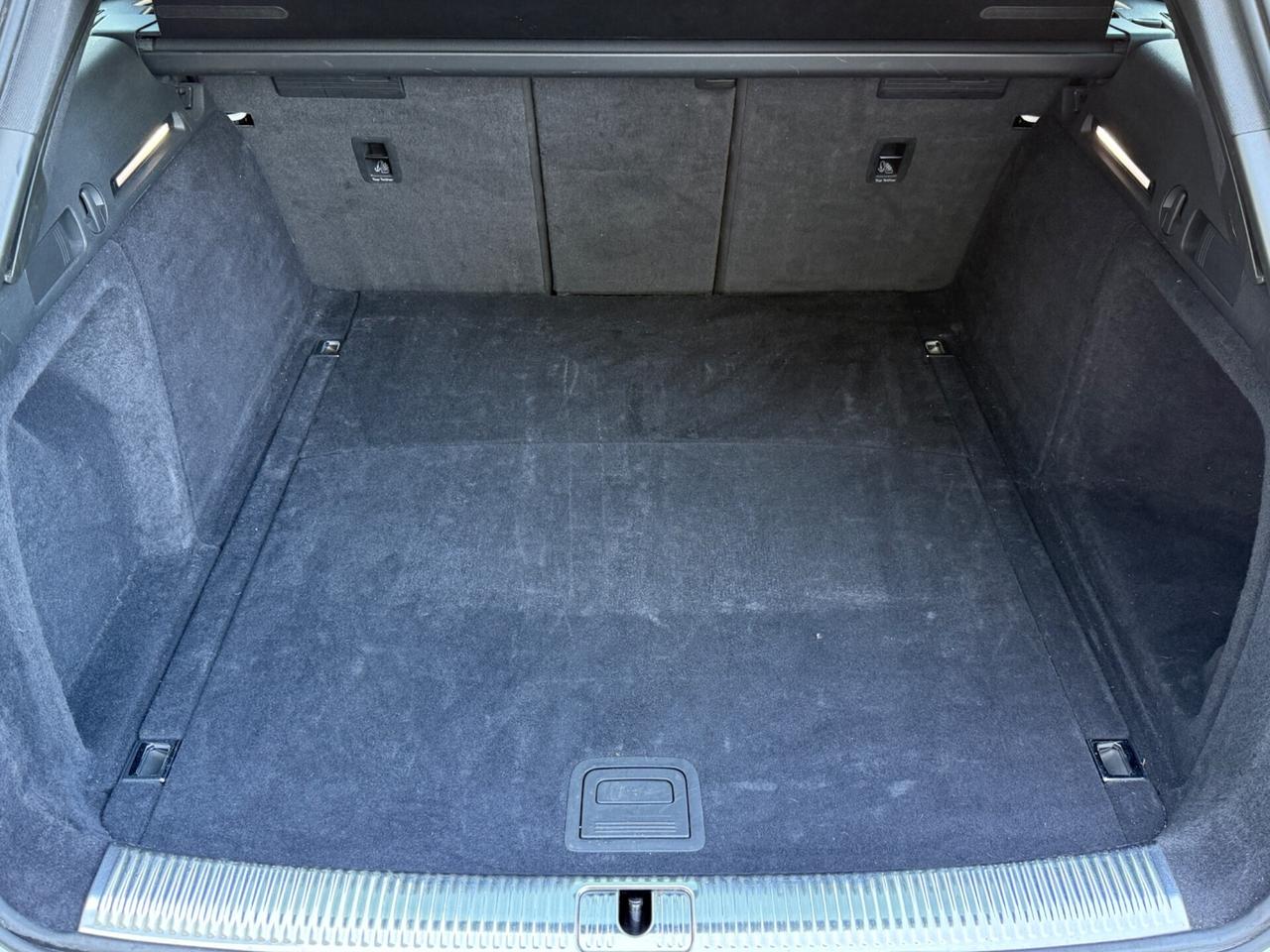 Audi A4 Avant 40 TDI quattro S tronic S line|BLACK LINE