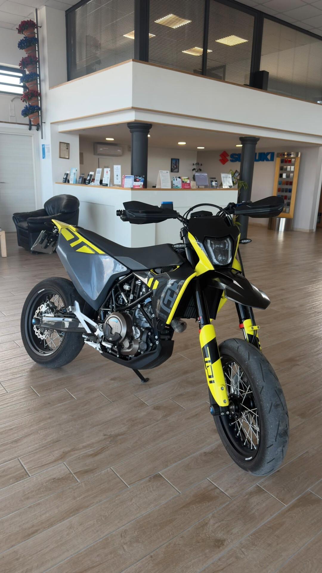 Husqvarna 701 Supermoto motard