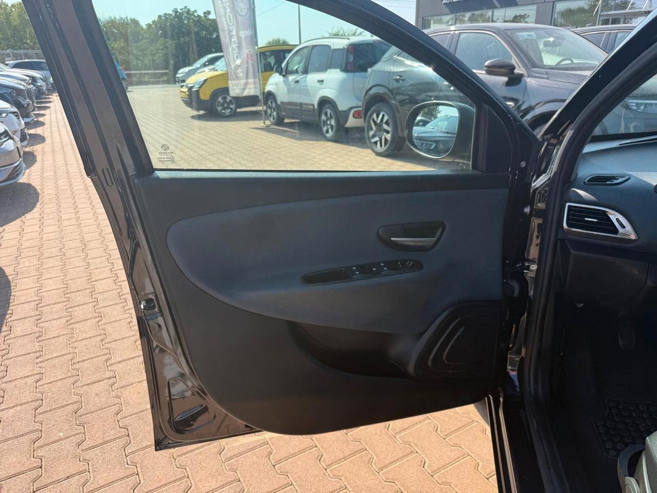 Lancia Ypsilon 1.0 FireFly 5 porte S&S Hybrid Ecochic Gold