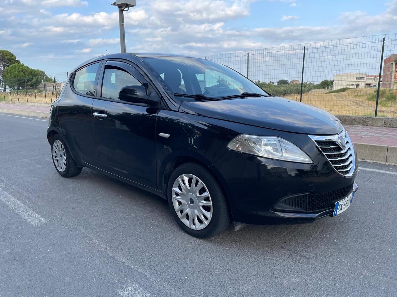 Lancia Ypsilon 1.3 MJT 16V 95 CV 5 porte S&S Silver