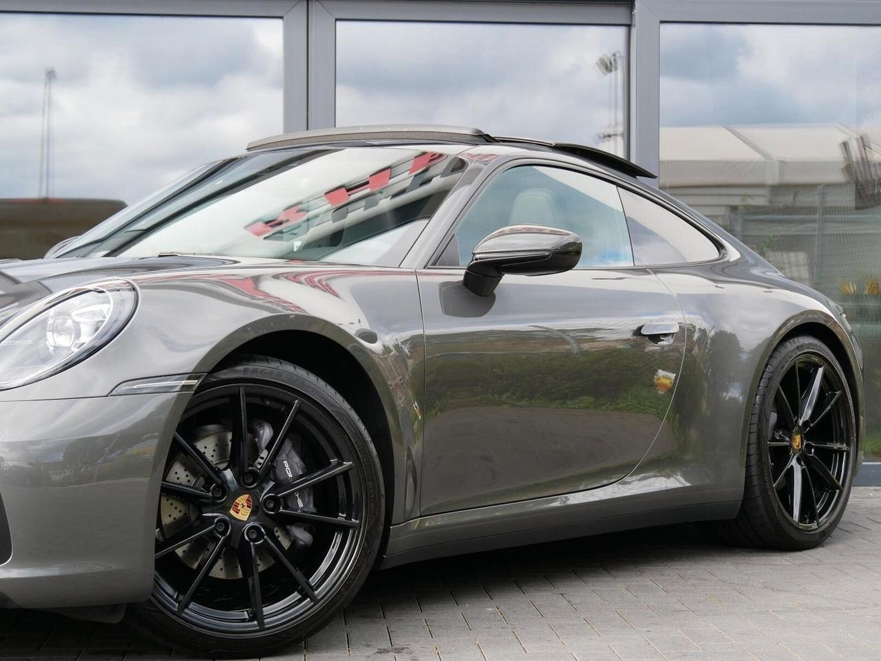 Porsche 911 Carrera