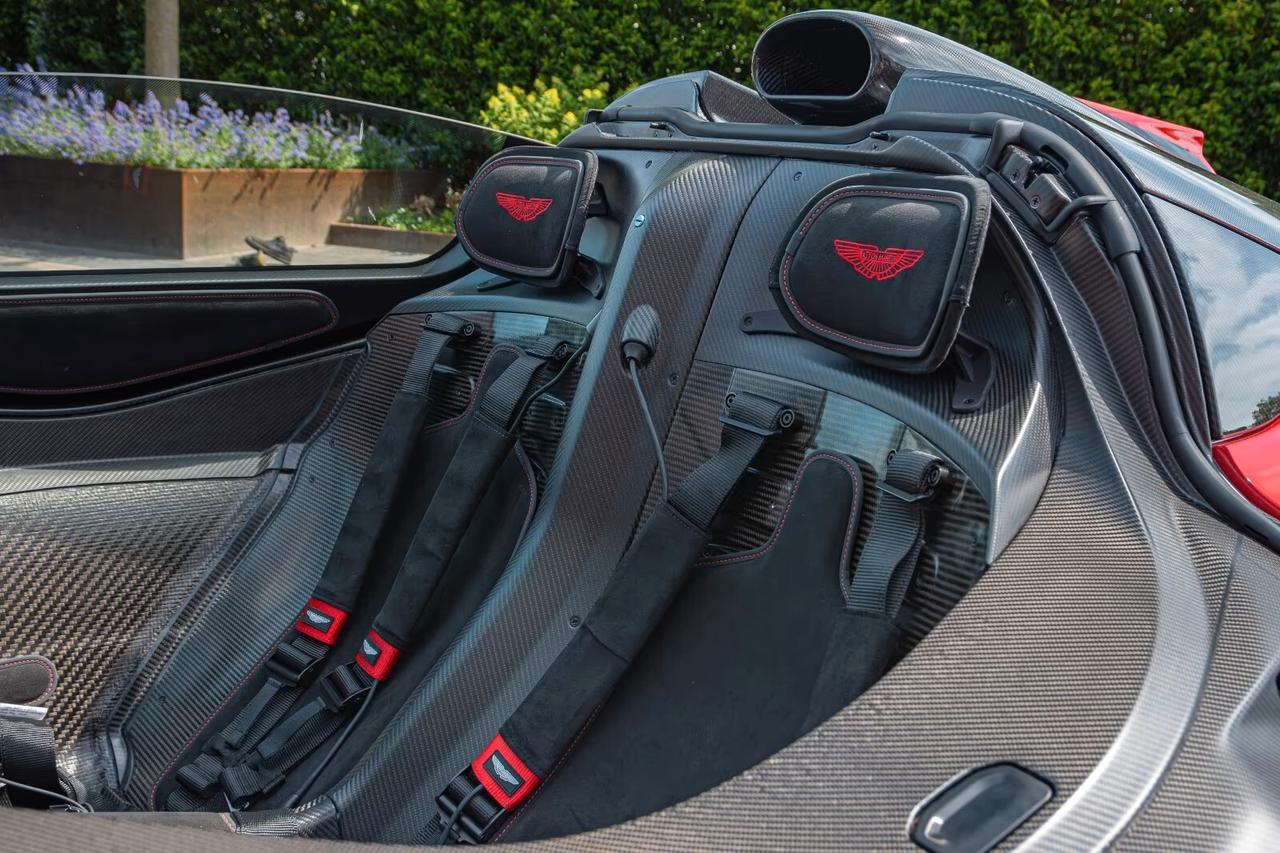 Aston Martin Valkyrie SPIDER *Q-COMMISSION*PIANO DA COLLEZIONE*
