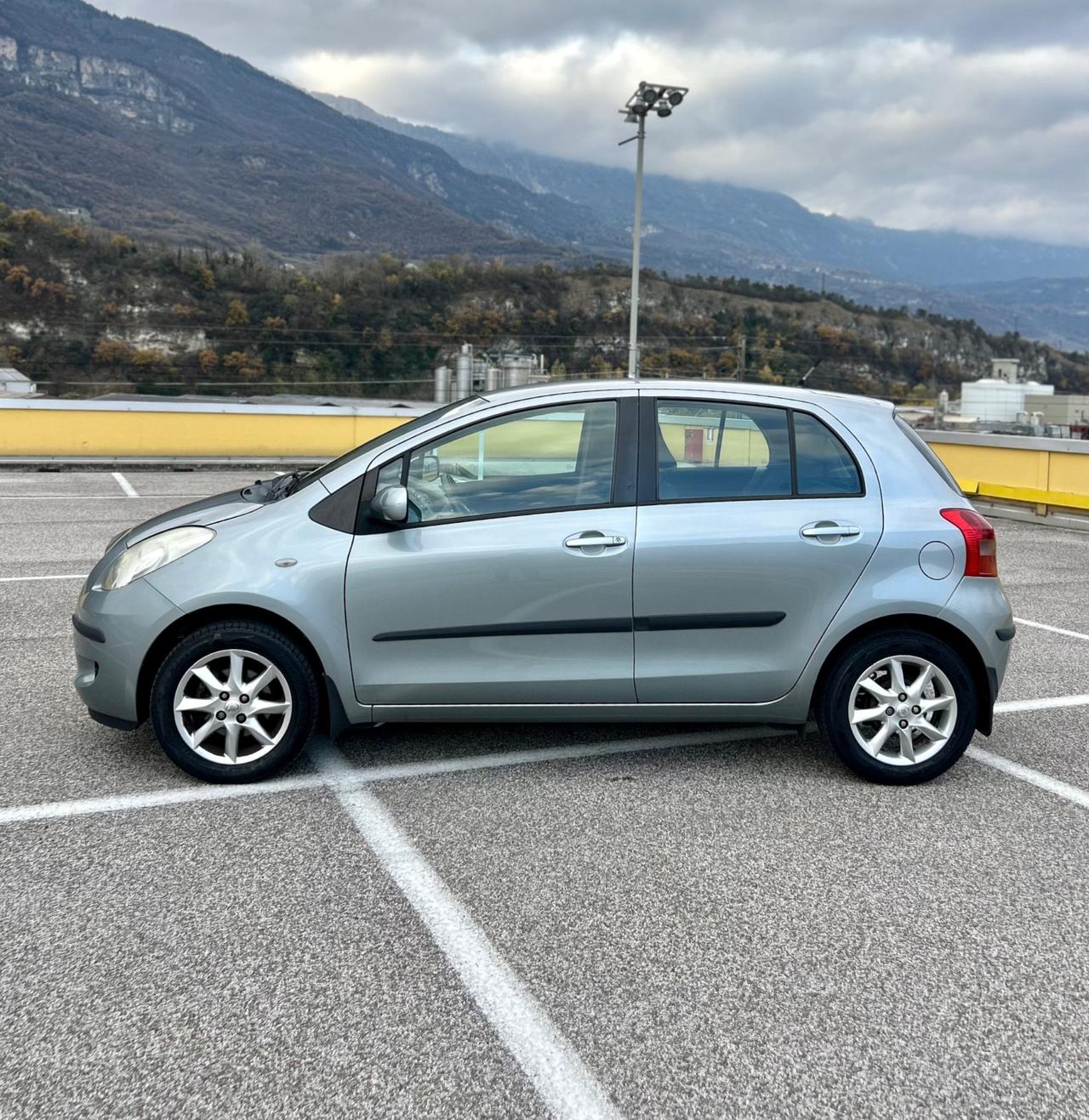 Toyota Yaris 1.0 5 porte Edizione SOL Neopatentati