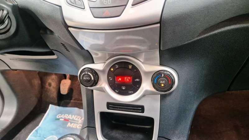 Ford Fiesta 1.2 82 CV Titanium