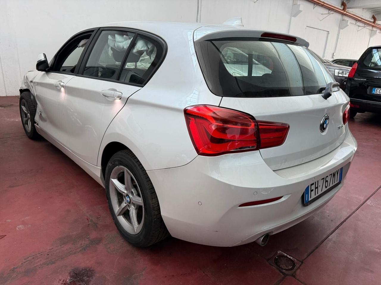 Bmw 116d 2017 5p. Urban incidentata /MARCIANTE!