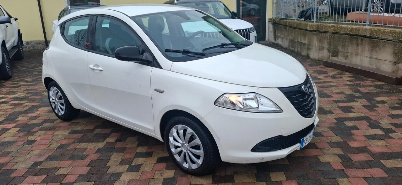 Lancia Ypsilon 1.2 69 CV 5 porte GPL Ecochic Silver
