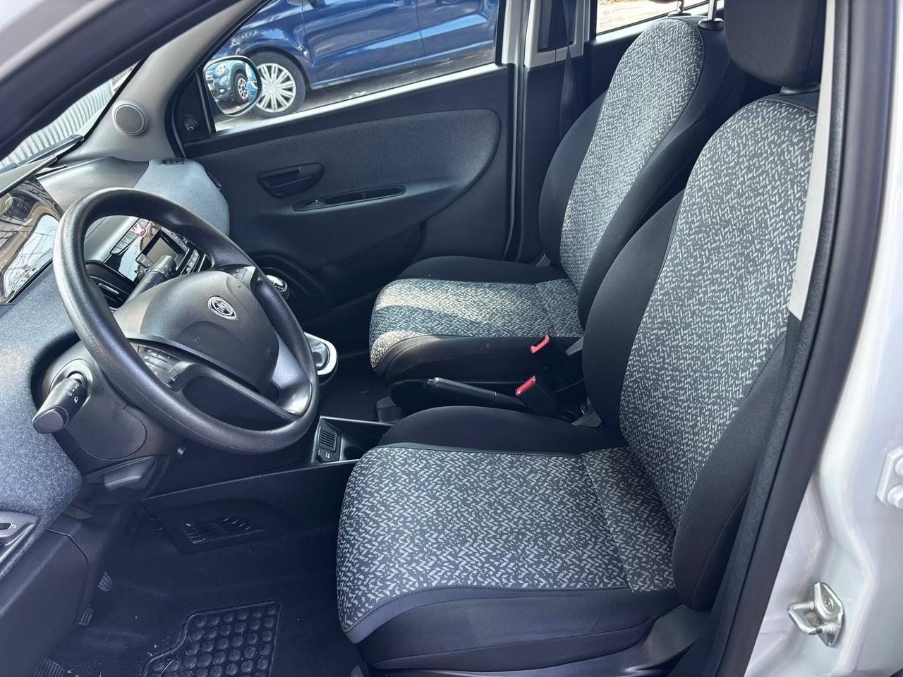 Lancia Ypsilon 1.2 69 CV 5 porte S&S Gold