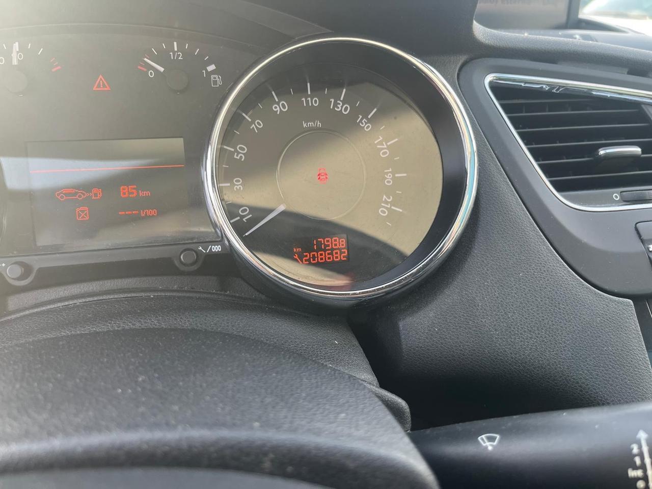 Peugeot 5008 1.6 HDi 110CV Féline