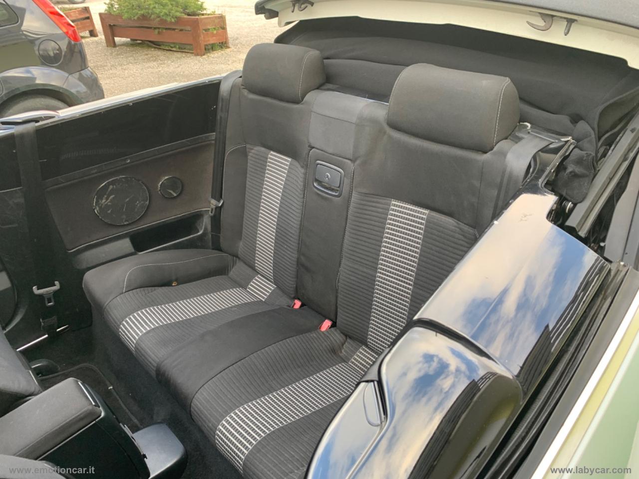 VOLKSWAGEN New Beetle 1.6 Cabrio - 2003