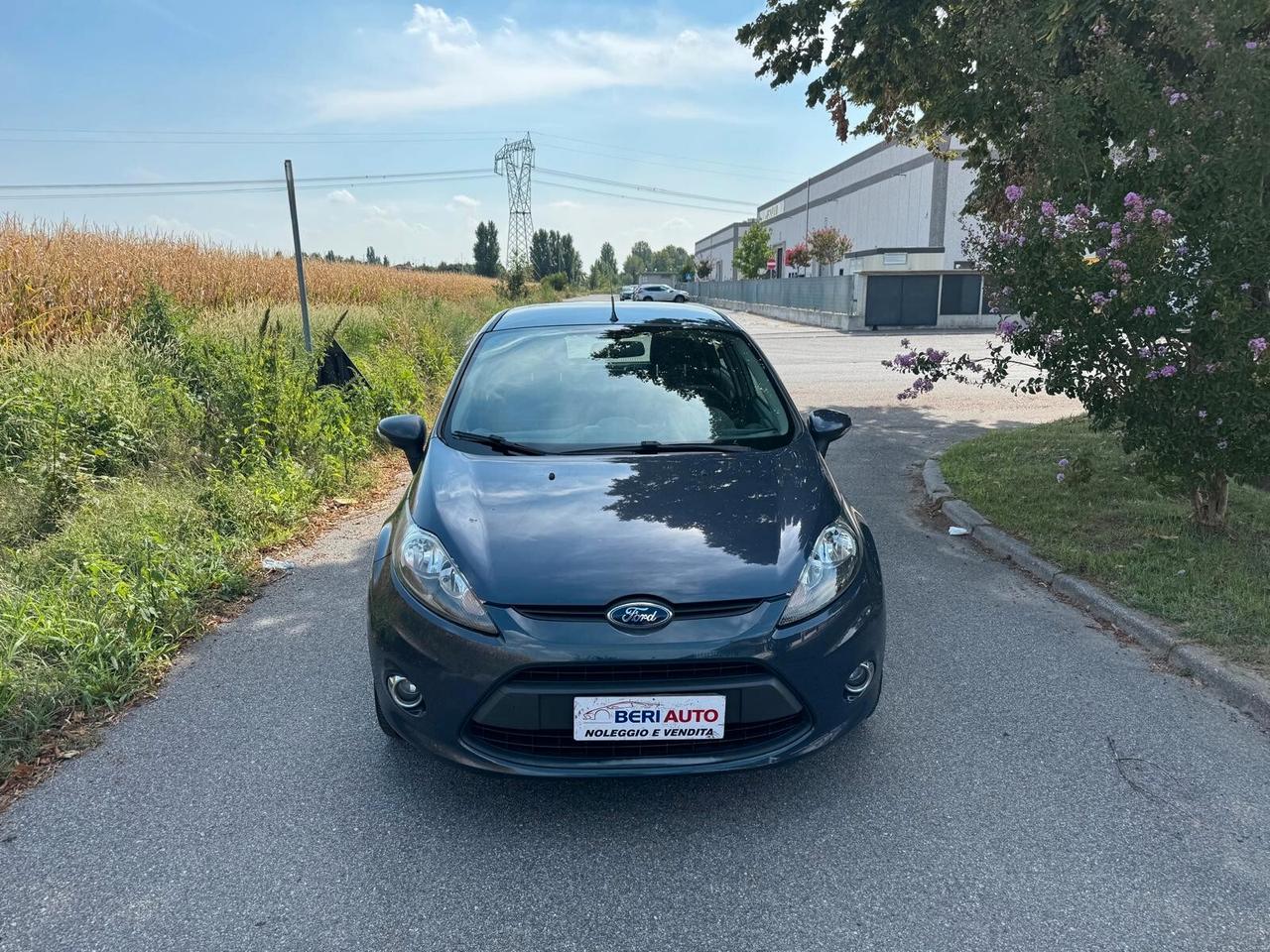 Ford Fiesta Ikon allestimento Business.