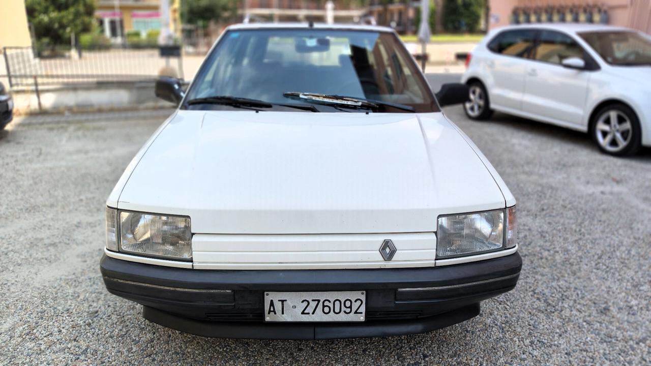 Renault R 21 Nevada 1.7 GTS e Gancio traino