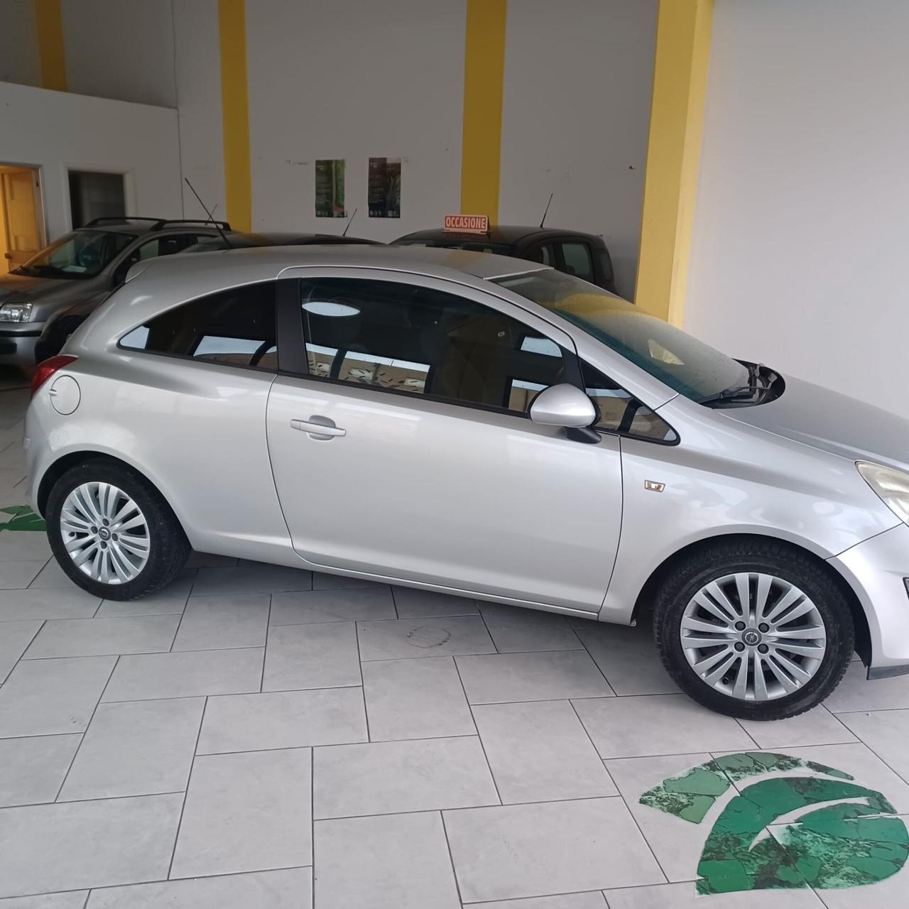 NEOPATENTATI BENZINA/GPL CORSA 1.2