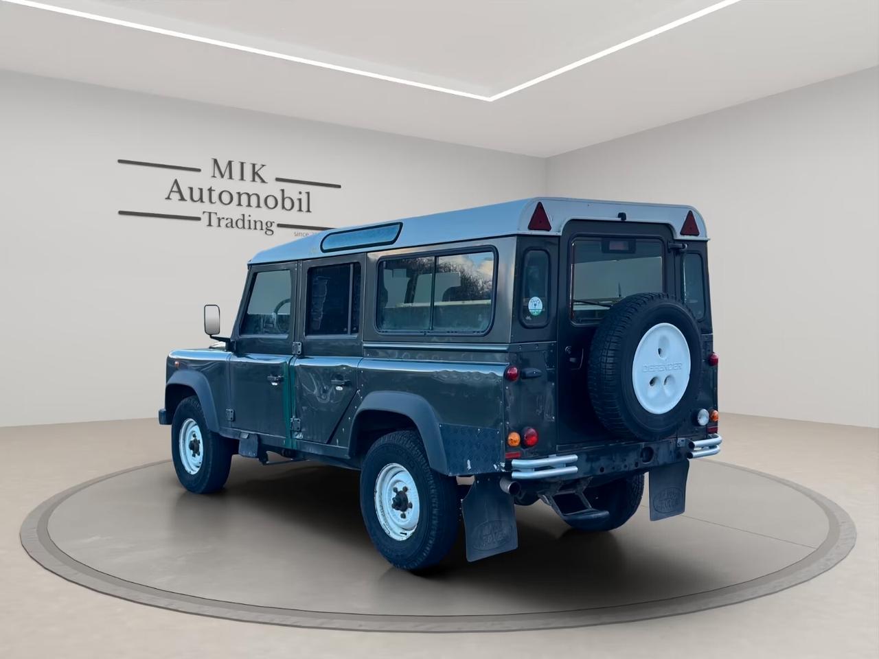 Land Rover Defender 110 TD5 Station Wagon 9 POSTI