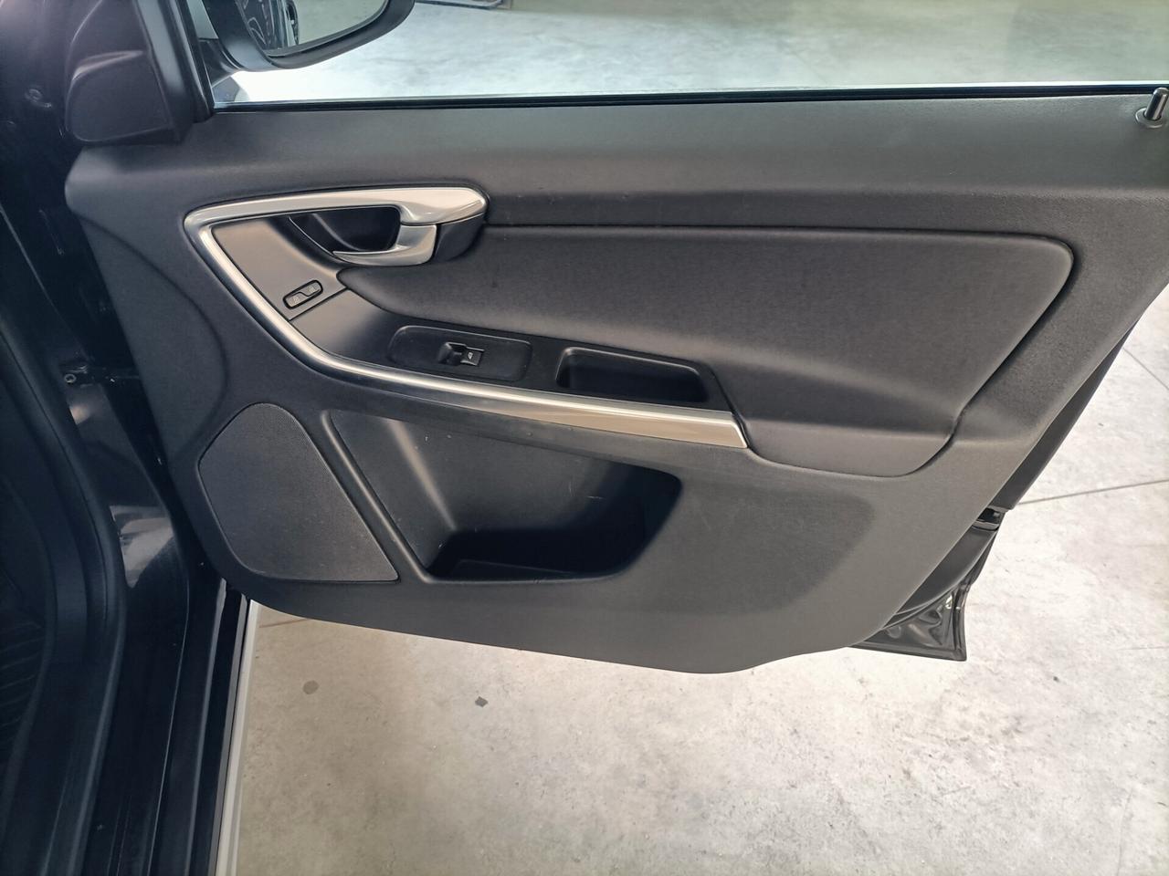 Volvo XC 60 D4 AWD CV 163 Geartronic Summum 06/2012