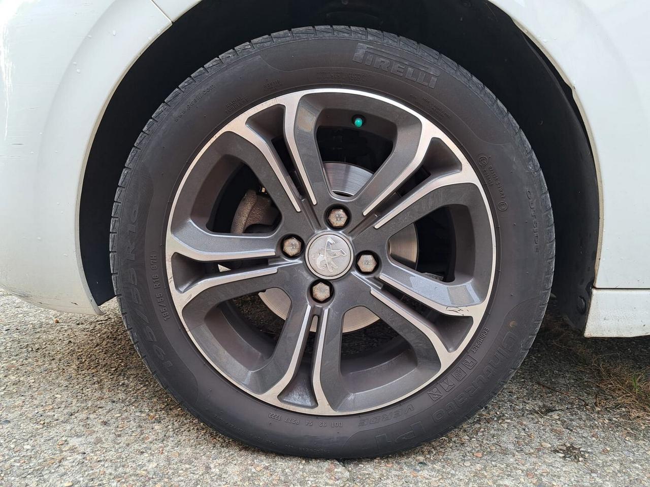 Peugeot 208 PureTech 82 5 porte Allure LEGGERE DESCRIZIONE