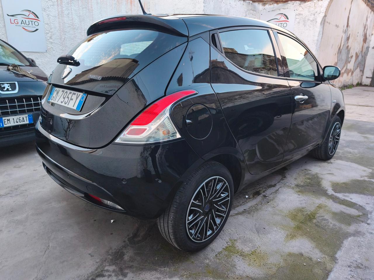 Lancia Ypsilon 1.0 FireFly 5 porte S&S Hybrid Alberta Ferretti