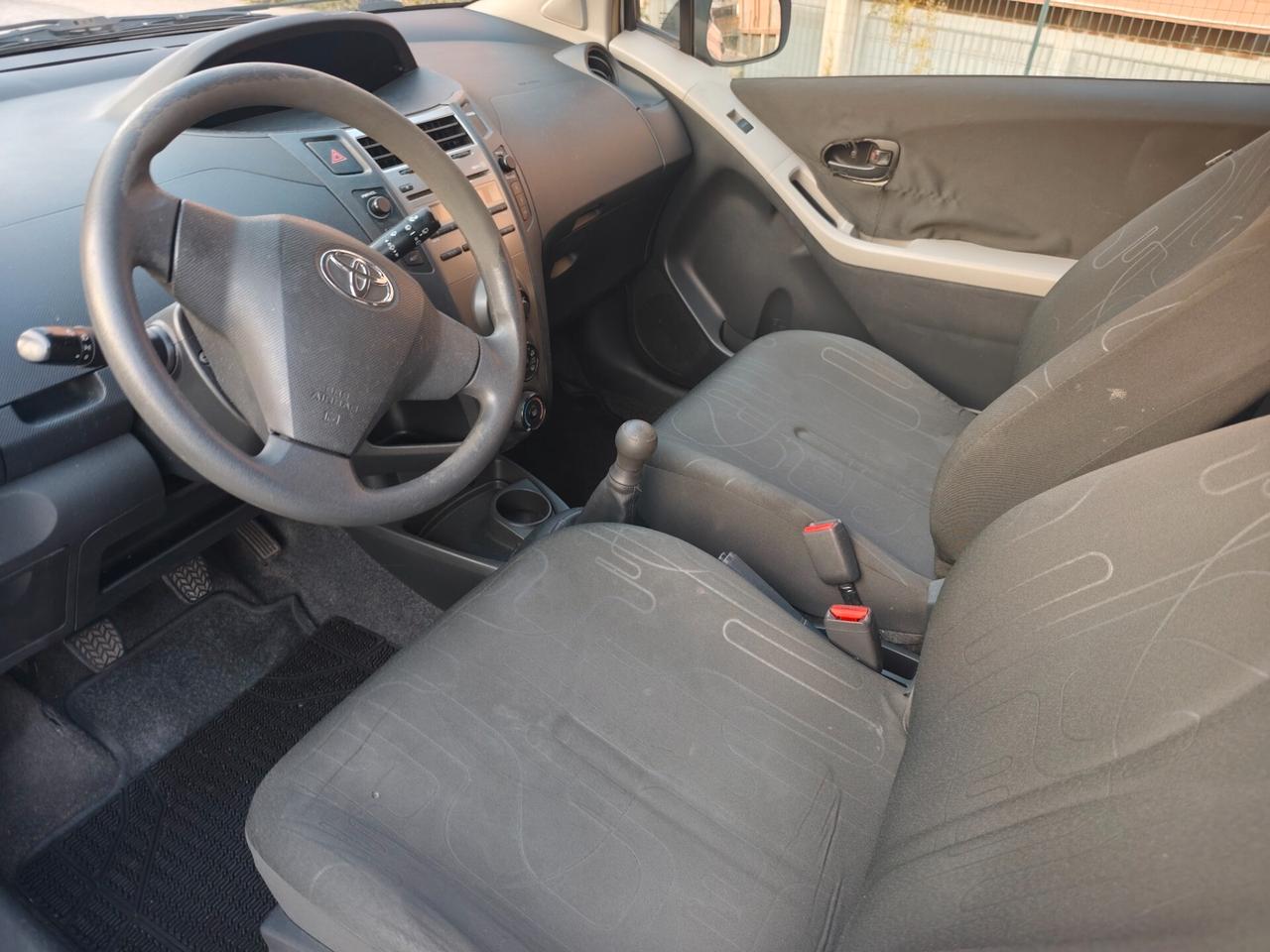 Toyota Yaris 1.0 benzina euro 4 neopatentati