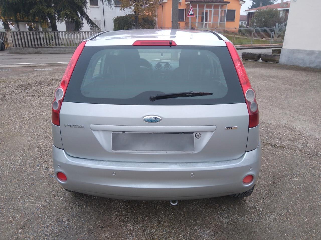 Ford Fiesta 1.4 TDCi 68cv 5p. Ghia x neopatentati