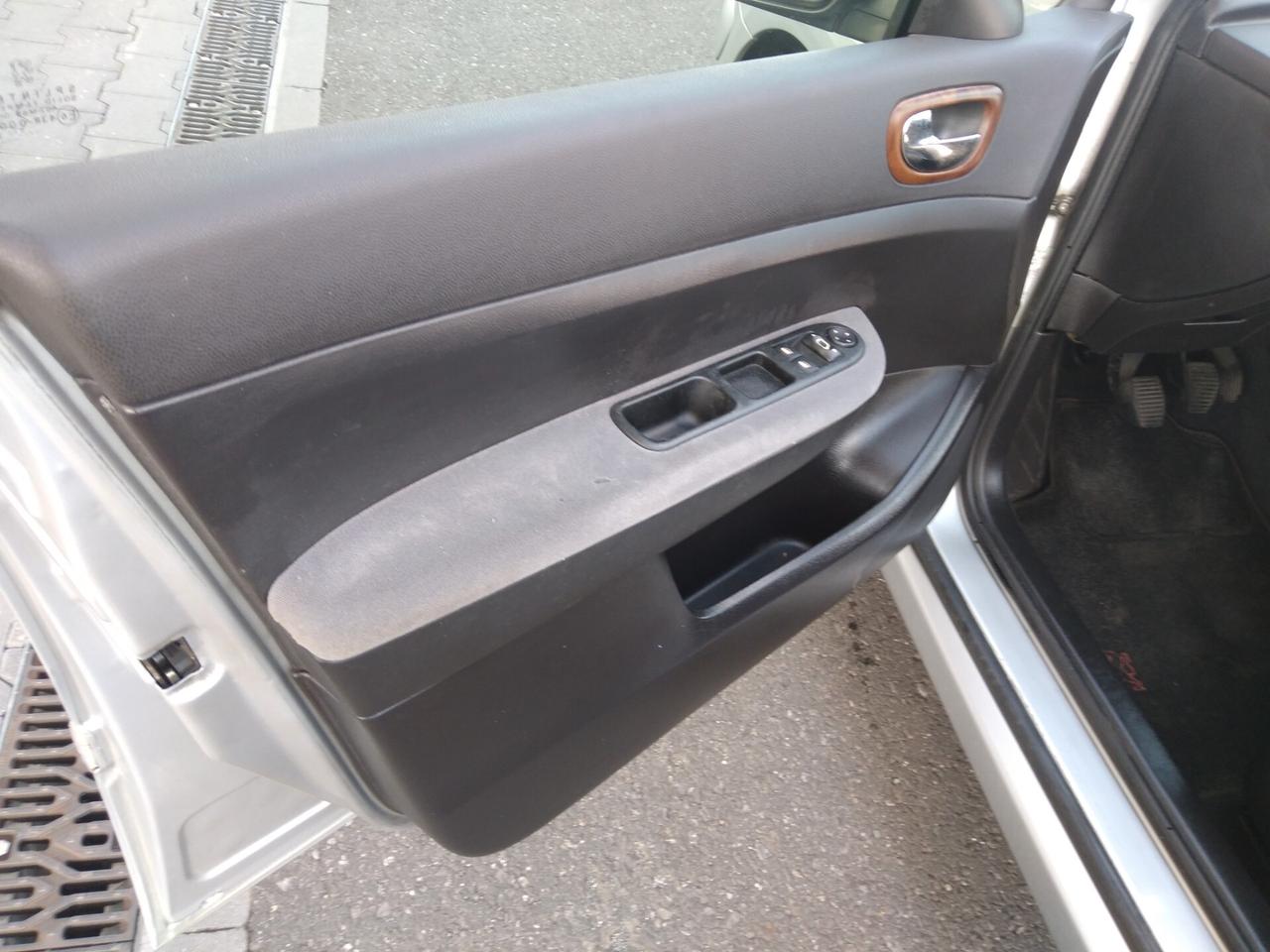 Peugeot 307 1.4 HDi 68cv diesel 5p. XR x neopatentati