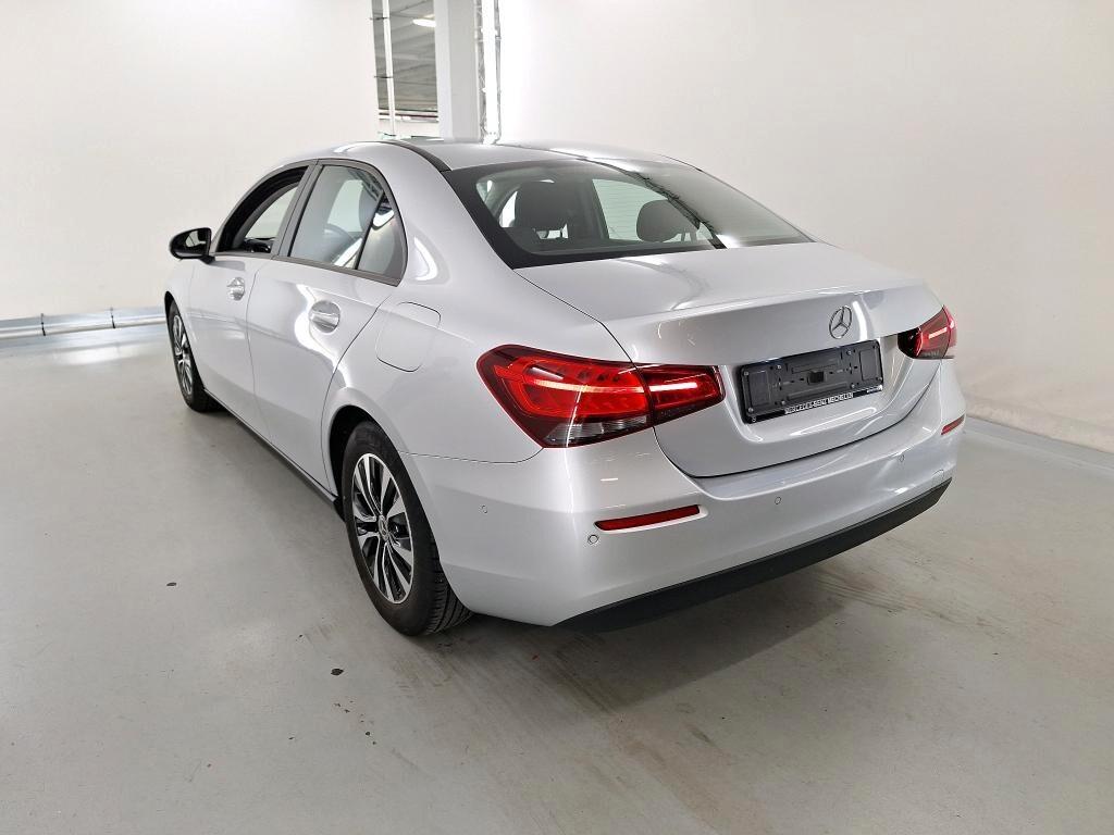 MERCEDES-BENZ A 180D SEDAN 116CV AUTOMATIC BUSINESS SOLUTION ( CRUISE - NAVI PREMIUM - PARK ASSIST - TELECAMERA POST. )