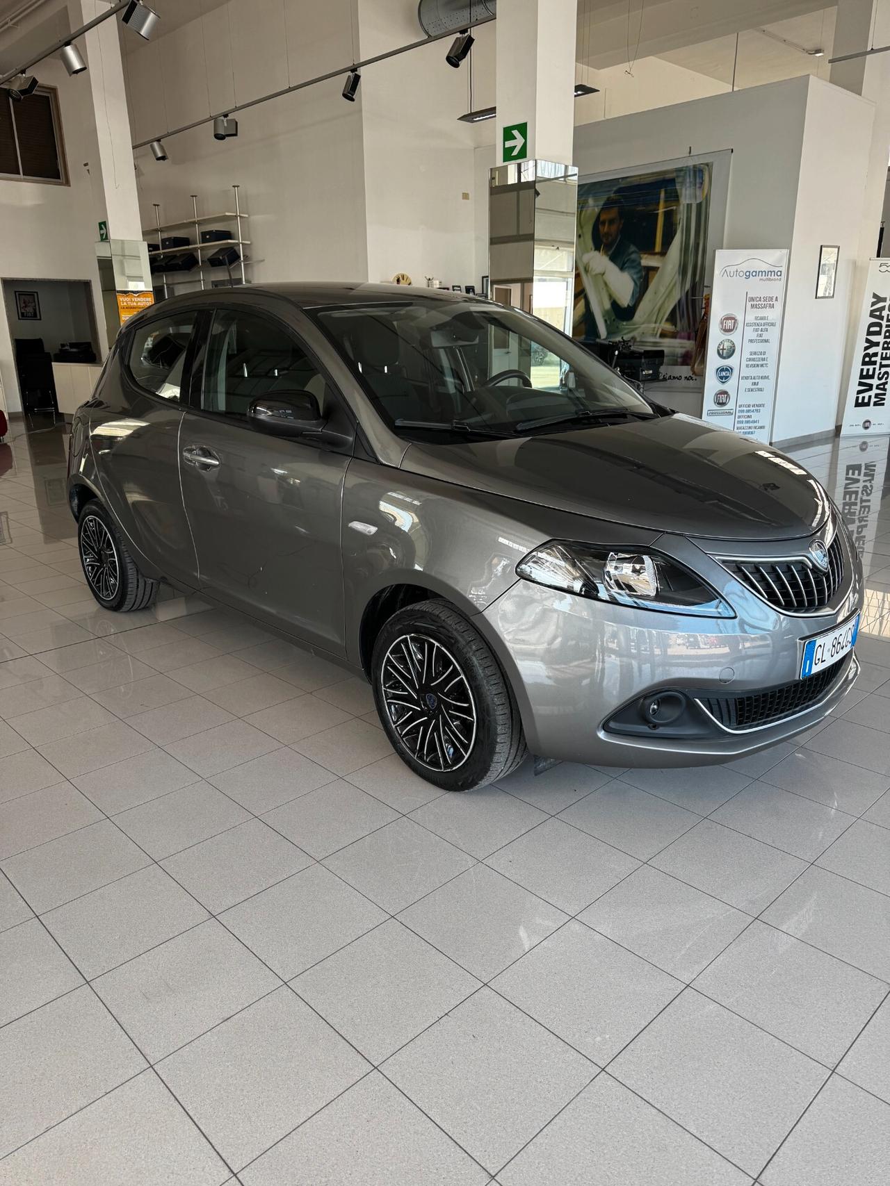 LANCIA YPSILON GOLD HYBRID -