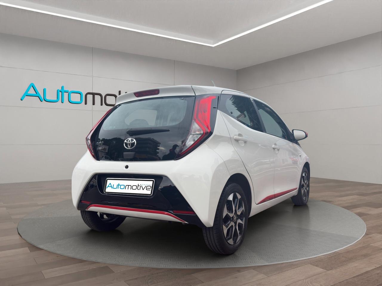 Toyota Aygo Connect 1.0 VVT-i 72 CV 5 porte x-play MMT