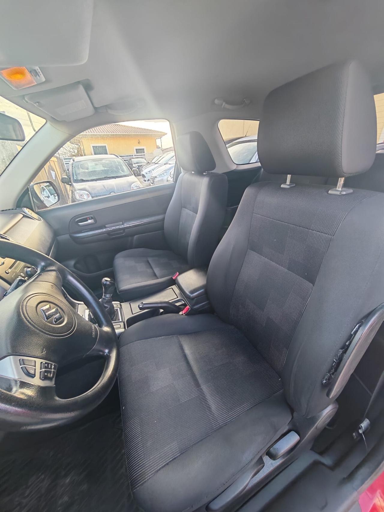 Suzuki Grand Vitara 1.9 DDiS 3 porte gancio traino omologato