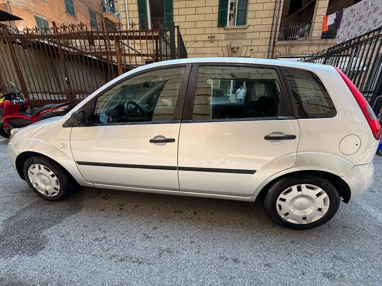 FORD Fiesta 1.2 16V 5p. Ambiente