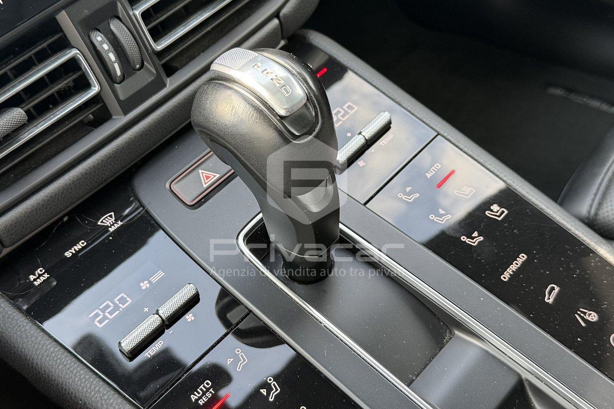 PORSCHE Macan 2.0