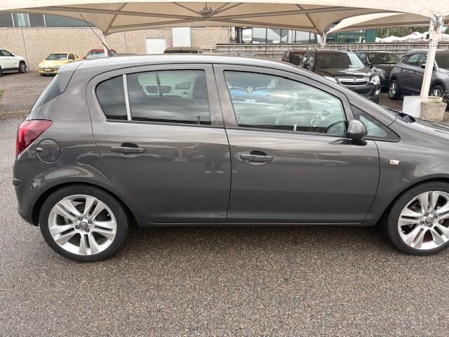 Opel Corsa 1.4 16V 5 porte Sport