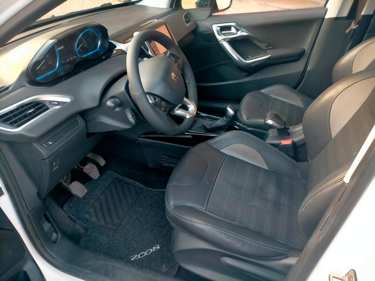 Peugeot 2008 BlueHDi 100 Allure