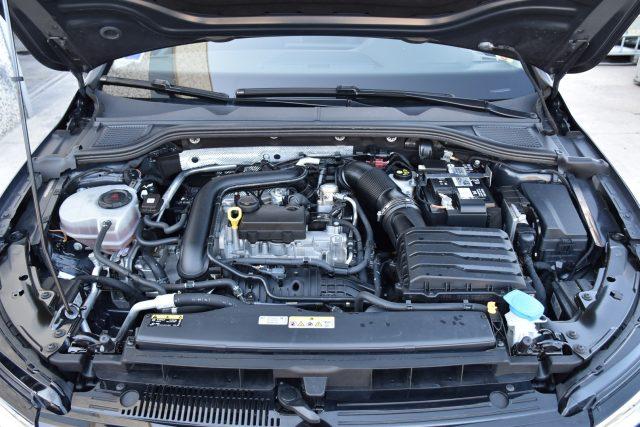 VOLKSWAGEN Golf 1.0 eTSI EVO DSG Life *Luci ambiente*