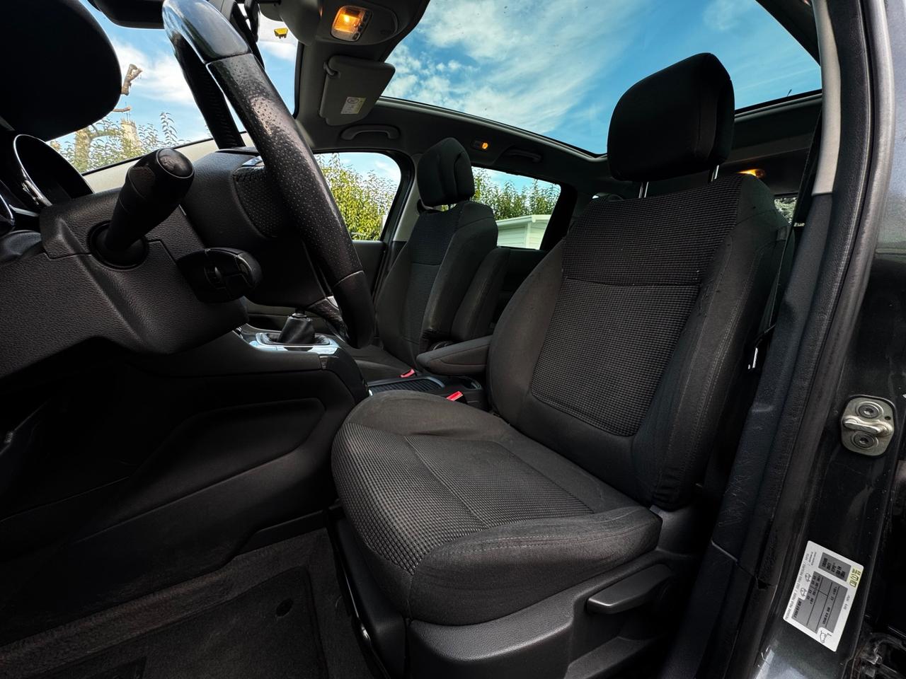 Peugeot 5008 1.6 HDi 115CV Allure