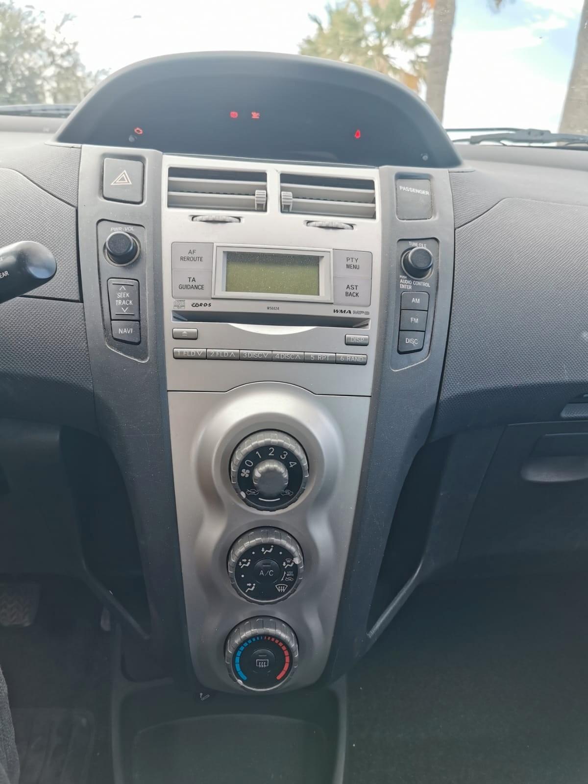 Toyota Yaris 1.0 5 porte Sol