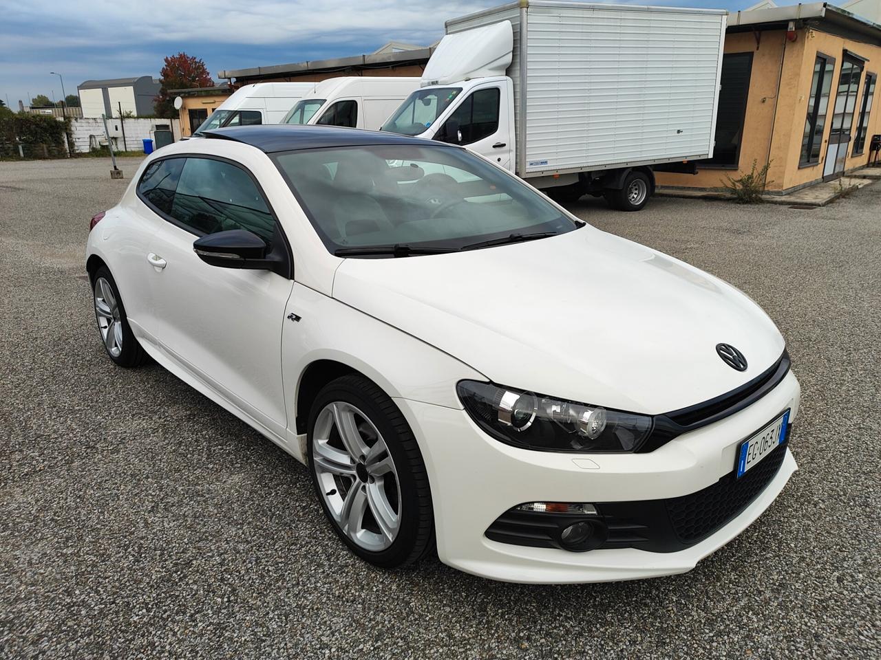 Volkswagen Scirocco 1.4 TSI 160CV R-line