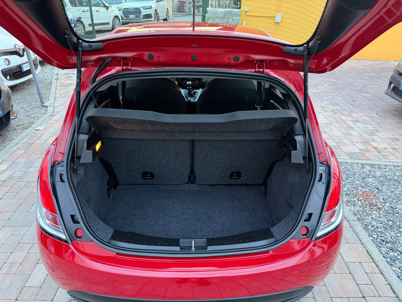 Lancia Ypsilon 1.0 Fire Hybrid Benzina