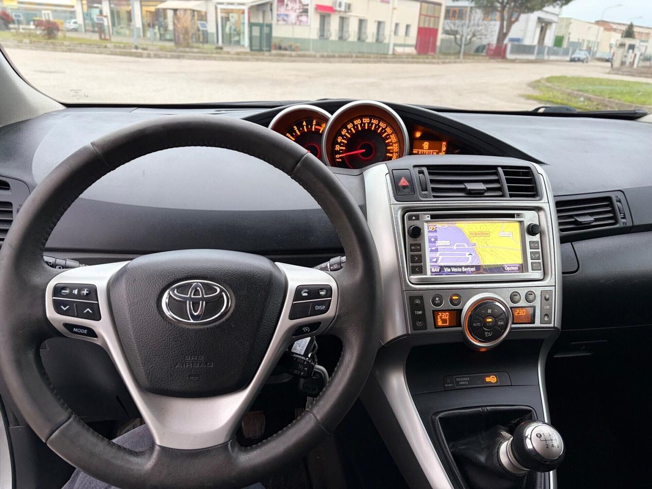 Toyota Verso 2.0 diesel 2012 7 posti Gancio Traino