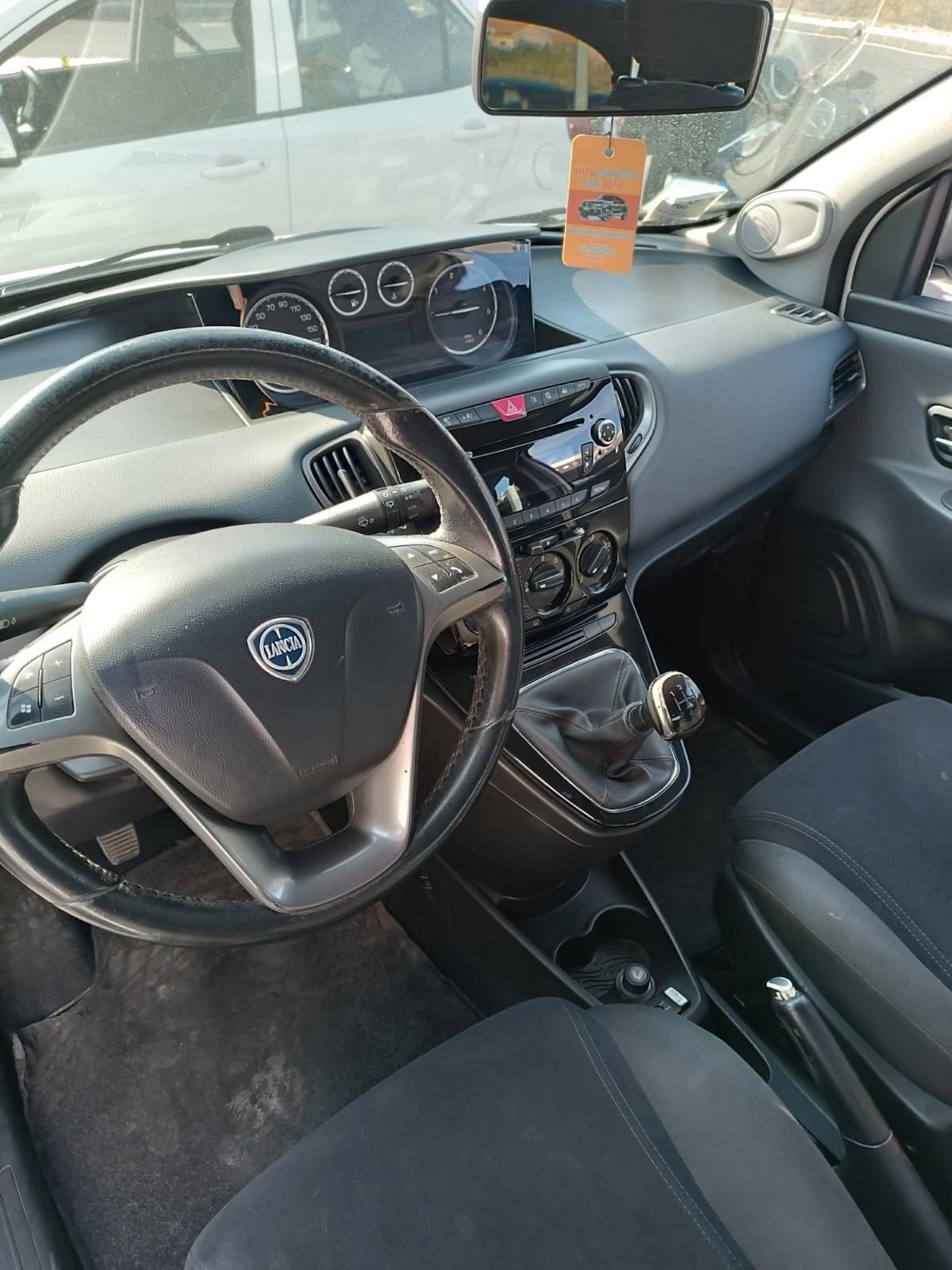 Lancia Ypsilon 1.3 MJT 16V 95 CV 5 porte S&S Silver