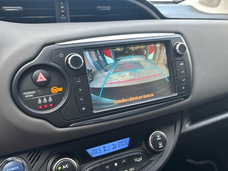 Toyota Yaris 1.5 Hybrid glamour edition