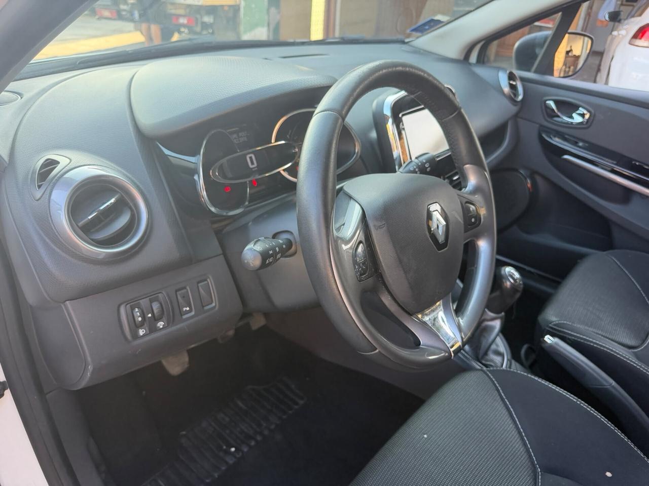 Renault Clio 0.9 TCe 12V 90CV 5 porte Costume National neopatentati