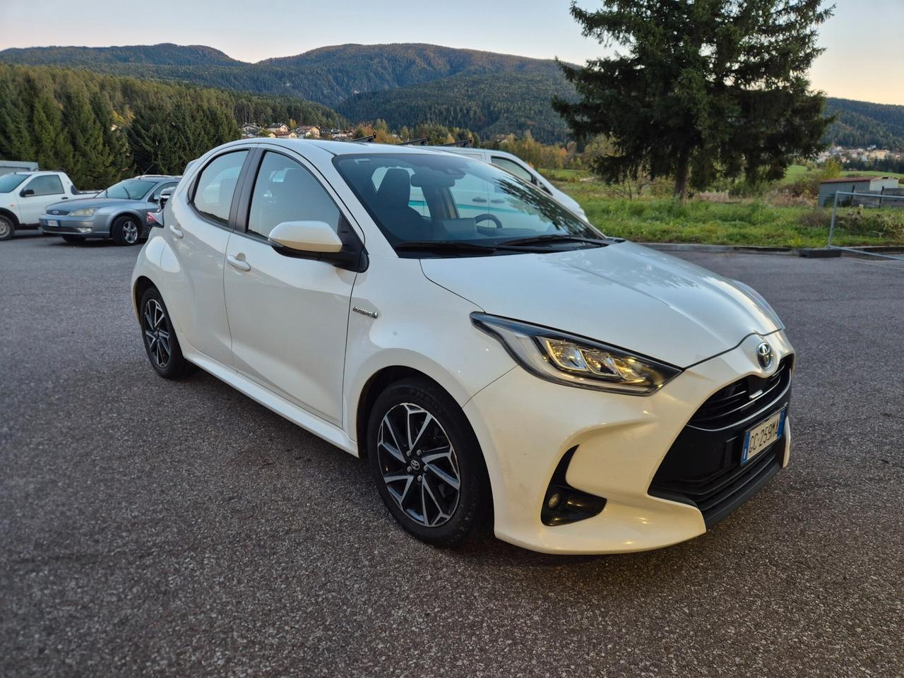 Toyota Yaris 1.5 Full Hybrid 5 porte Trend