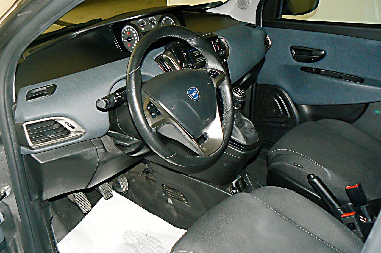 Lancia Ypsilon 1.0 FireFly 5 porte S&S Hybrid Gold - n101102