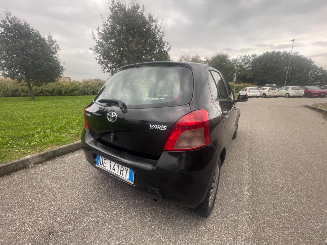 Toyota Yaris 1.0 5 porte